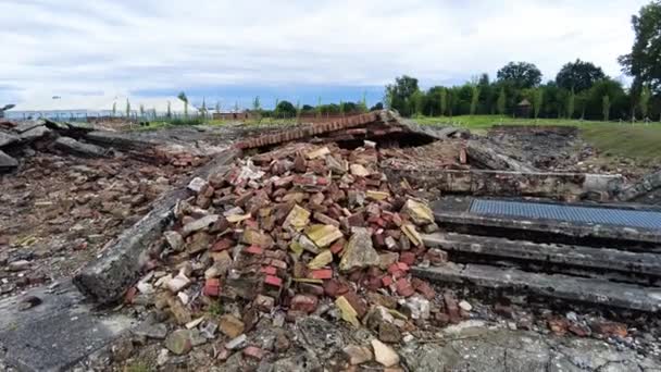 Zničená Budova Hromady Padlých Trosek Osvětimi Birkenau Polsko Vysoký Úhel — Stock video
