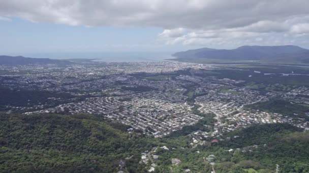 Panorama Van Cairns City Met Groene Bergen Het Verre Noorden — Stockvideo