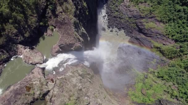Wallaman Falls Rainbow Sunny Summer Day Girringun National Park Qld — Vídeo de Stock
