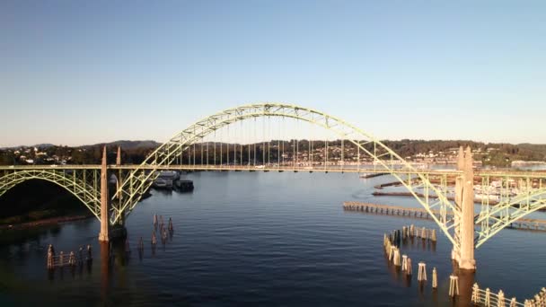 Ponte Aço Clássica Dos Anos Highway 101 Newport Tiro Dolly — Vídeo de Stock