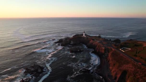 Deniz Fenerinin Muhteşem Insansız Hava Aracı Panoraması Gün Batımında Açık — Stok video