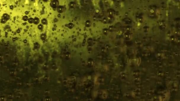 Steigende Mikroblasen Eines Grünen Flüssiggels Zeitlupe Nahaufnahme — Stockvideo