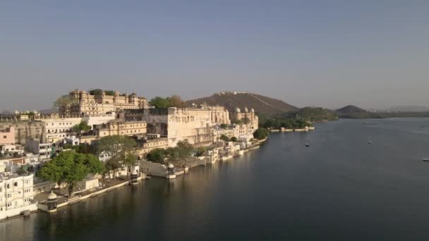 Aerial Shots Udaipur City Lakes Rajasthan India City Palace Jagmandir – stockvideo