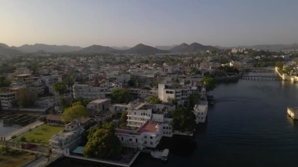 Luchtfoto Van Udaipur Stad Van Meren Rajasthan India City Palace — Stockvideo