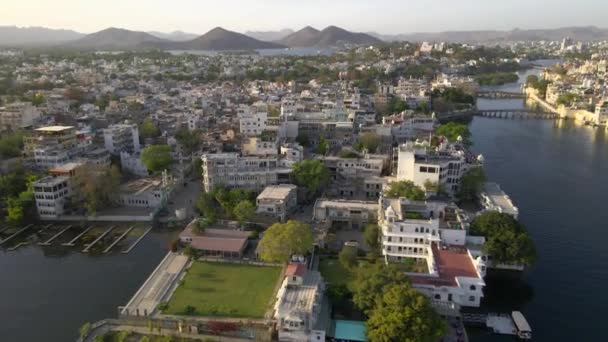 Hindistan Rajasthan Kentindeki Udaipur Şehrinin Hava Atışları Şehir Sarayı Jagmandir — Stok video