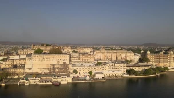 Luftaufnahmen Der Seenstadt Udaipur Rajasthan Indien Stadtpalast Jagmandir 30Fps — Stockvideo