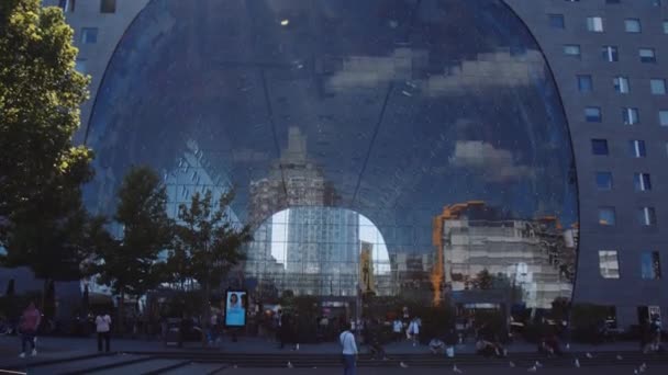 Die Spektakuläre Markthalle Rotterdam Mit Menschen Und Sonnenstrahlen Steigende Nachfrage — Stockvideo