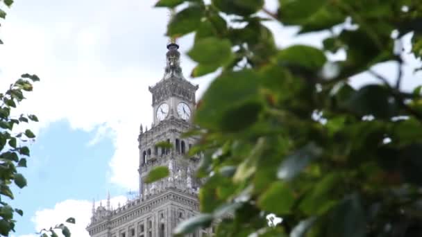 Раскрытие Снимка Часовой Башни Антенного Шпиля Дворца Культуры Науки Варшаве — стоковое видео