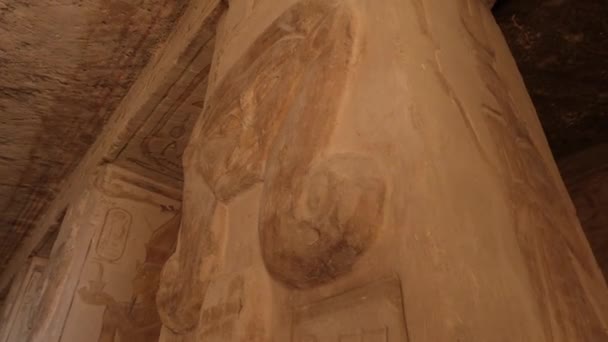 Вирізьблені Стіни Всередині Храму Абу Сімбел Стародавньої Цивілізації Єгипту Розписували — стокове відео