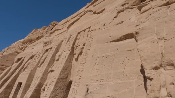 Panorámica Disparada Fuera Del Templo Histórico Abu Simbel Egipto — Vídeo de stock