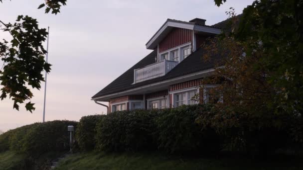 Traditioneel Nordic Huis Een Koude Ochtend Zoom Medium Shot — Stockvideo