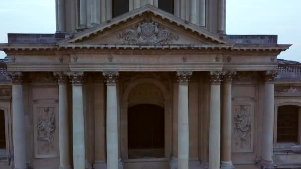 Muse Arme Hava Turu Paris Şehrinin Arka Planında Sisle Kaplı — Stok video