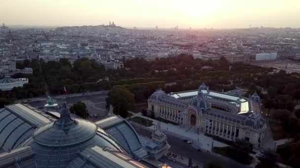 Prohlídka Francouzských Vlajek Vrcholu Velkého Paláce Petit Palais Paříži Francii — Stock video