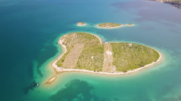 情人节的概念 克罗地亚Galesnjak岛心脏岛鸟瞰图 — 图库视频影像