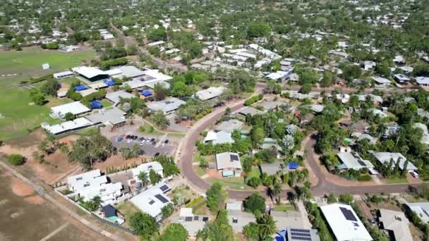 Luchtdrone Vliegt Een Woonwijk Australië Natuur Omgeving Met Tropische Bomen — Stockvideo