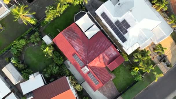 Aerial Drone Proprietà Lusso Nel Quartiere Residenziale Periferia Con Cortile — Video Stock