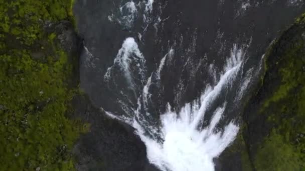Lanzamiento Del Cenit Aéreo Cascada Haifoss Garganta Montañosa Fossrdalur Islandia — Vídeos de Stock