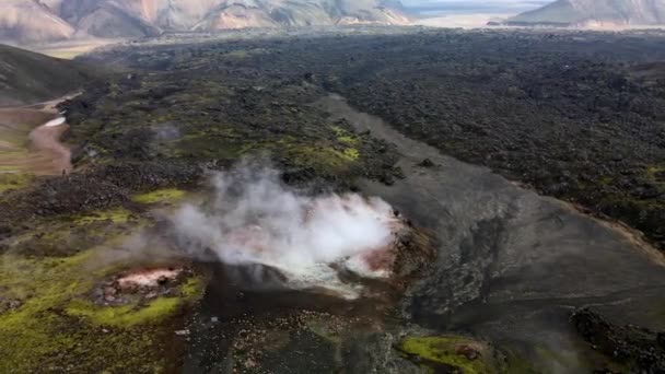 Aerial Tracking Shot Fumes Zone Volcanic Field Landmannalaugar Iceland — Vídeo de stock