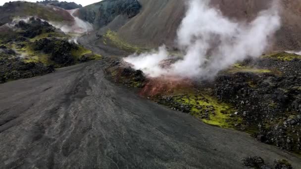 Tiro Aéreo Elevação Uma Área Vulcânica Com Fumos Landmannalaugar Islândia — Vídeo de Stock
