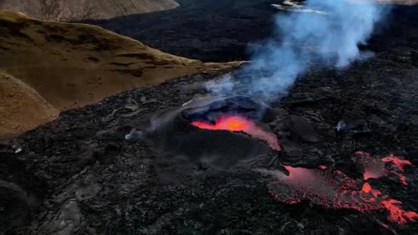 Panorámica Aérea Lava Caliente Magma Cenizas Que Salen Boca Del — Vídeo de stock