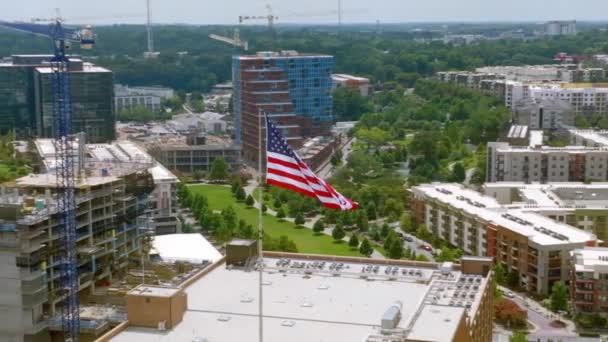 Bandera Americana Ondeando Sobre Mercado Ciudad Ponce Atlanta Georgia — Vídeos de Stock