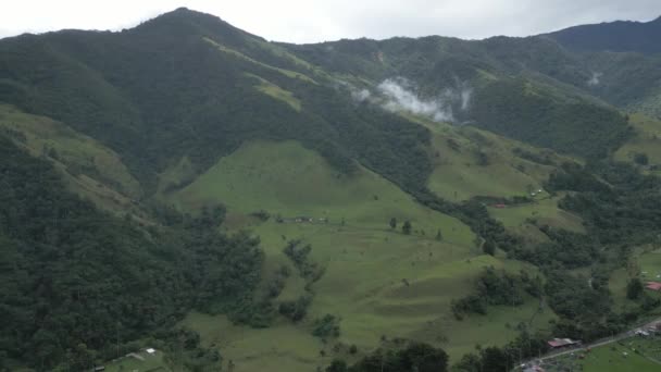 Aerial Drone Panning Right Cocora Valley Mountain Peaks Clouds Hiking — Vídeos de Stock