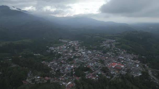 Aerial Drone Salento Town Valle Del Cocora Excursionismo Andino Colombiano — Vídeos de Stock