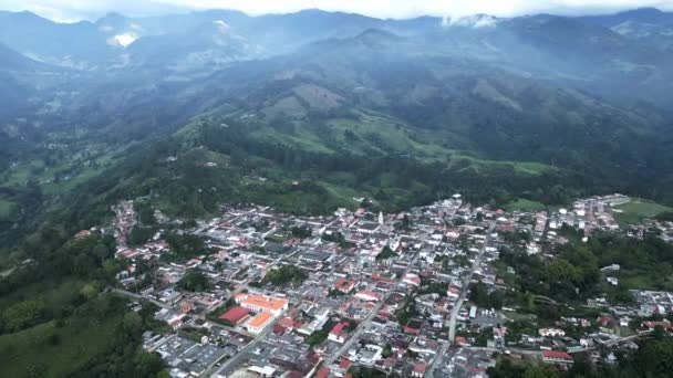 Πόλη Του Salento Aerial Drone Πετώντας Κοντά Στην Κοιλάδα Κοκόρα — Αρχείο Βίντεο