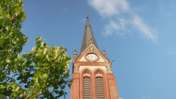 Jelgava Imaculada Virgem Maria Catedral Tijolos Restaurados Bell Tower — Vídeo de Stock