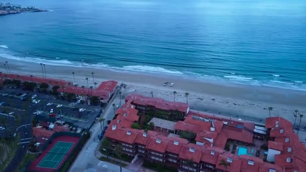 美しい空中4Kビデオ ショアーズ ビーチのサンディエゴ — ストック動画