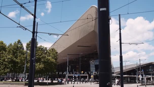 Dolly Shot Central Station Rotterdamu Nizozemsko Tramvají Pohybu — Stock video