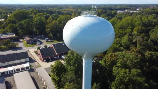 Aerial Shot White Water Tower Clemmons — Vídeo de stock