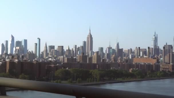 Midtown Manhattan Skyline Bei Tag Pov Auto Überquert Brücke — Stockvideo