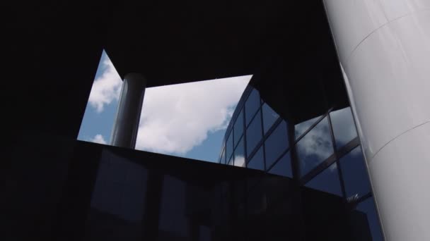 Panning Shot Glass Building Reflecting Cloudy Sky Rotterdam — Stock Video
