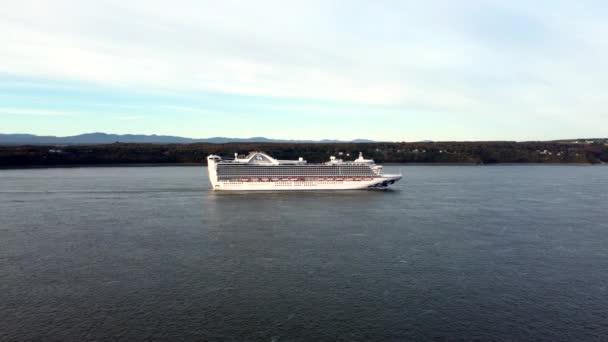 Vista Del Crucero Caribbean Princess Sobre Río Saint Lawrence Desde — Vídeo de stock