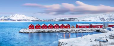 Breathtaking scenery wit traditional red wooden houses on the shore of Offersoystraumen fjord. Popular travel destination on Lofotens. Location: Vestvagoy island, Lofoten; Norway, Europe