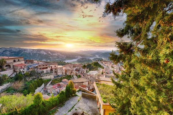 stock image Fantastic sunrise over old famous medieval village Stilo in Calabria. View on city and valley. Location: Stilo, Southern Italy. Calabria. Europe