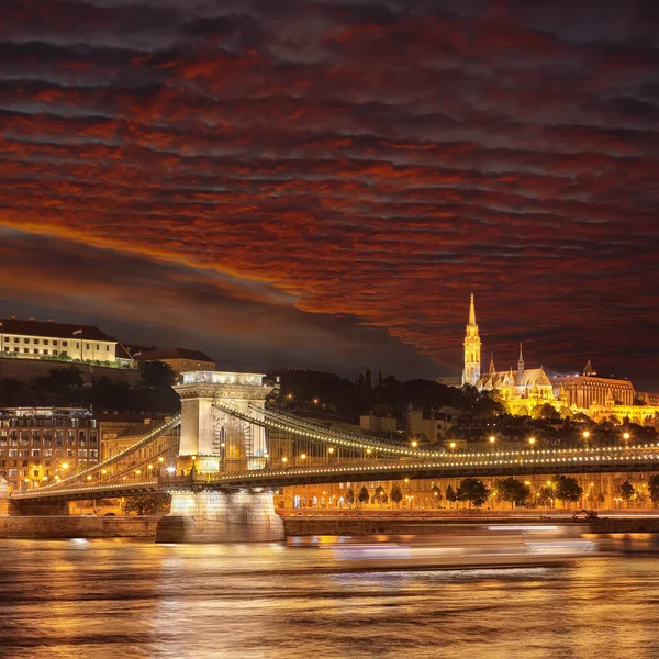 Adembenemend Dagelijks Tafereel Met Kettingbrug Donau Locatie Boedapest Stad Hongarije — Stockfoto
