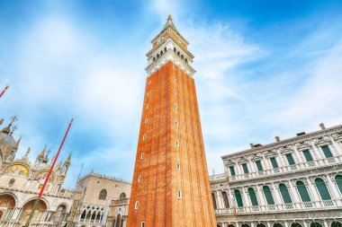 Campanile ve Saint Mark Bazilikası ile San Marco meydanlı Venedik 'in muhteşem manzarası. Popüler turizm merkezi. Konum: Venedik, Veneto bölgesi, İtalya, Avrupa