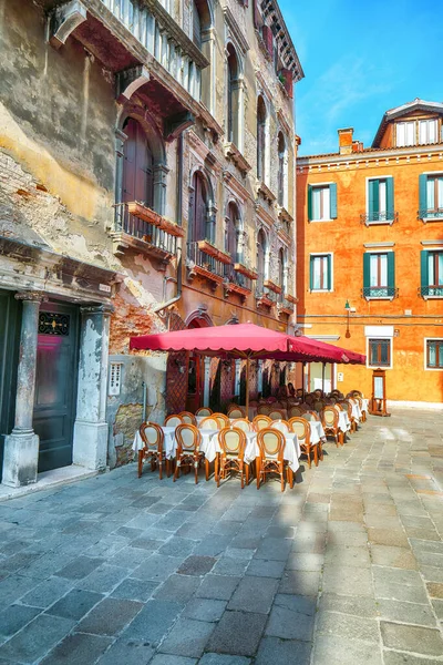 stock image Fabulous cityscape of Venice with narrow streets and traditional buildings. Location: Venice, Veneto region, Italy, Europe