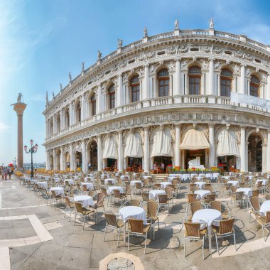 San Teodoro ve Biblioteca Nazionale Marciana sütunuyla Venedik 'in fantastik şehir manzarası. Popüler turizm merkezi. Konum: Venedik, Veneto bölgesi, İtalya, Avrupa