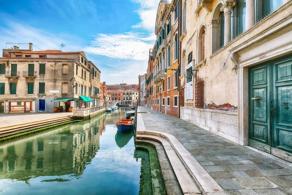 Precioso Paisaje Urbano Venecia Con Canales Estrechos Barcos Góndolas Puentes — Foto de Stock