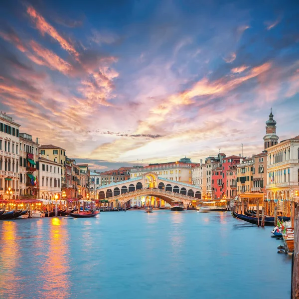 stock image Amazing sunset and evening cityscape of Venice with famous Canal Grande and Rialto Bridge. Popular travell destination. Location: Venice, Veneto region, Italy, Europe