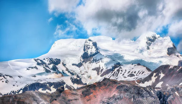 斯卡夫塔费尔冰川周围火山群山的壮丽景象 Skaftafell国家公园 Skaftafellsjokull冰川 — 图库照片