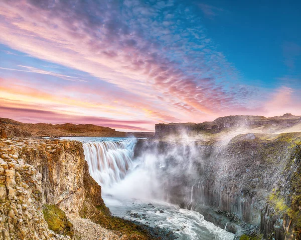 Дивовижний Захід Сонця Найпотужнішого Водоспаду Європі Який Називається Деттіфосс Місце — стокове фото