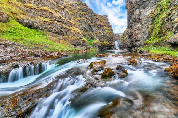 Kolugljufur峡谷和Kolufossar瀑布的壮丽景象 Kolugljufur峡谷位于Vididalsa河畔 Kolufossar Waterfall Vestur Hunavatnssysla Iceland Europe — 图库照片