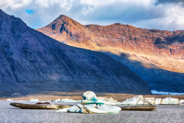 Vista Deslumbrante Língua Glaciar Skaftafellsjokull Montanhas Vulcânicas Redor Islândia Sul — Fotografia de Stock