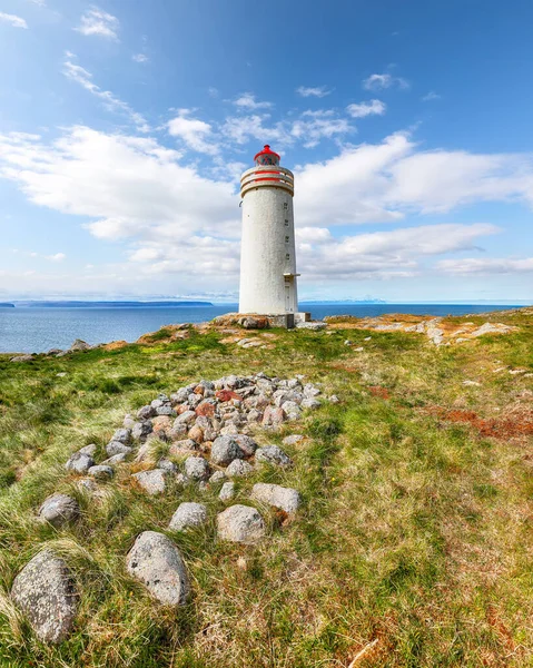 stock image Breathtaking view of Skarsviti lighthouse in Vatnsnes peninsula on a clear day in North Iceland. Location: Hvammstangi, Vatnsnes Peninsula, Iceland, Europe