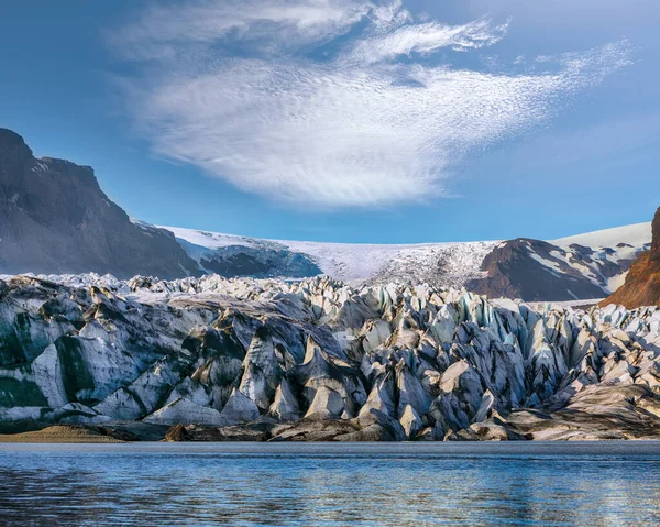 Εκπληκτική Θέα Του Παγετώνα Skaftafellsjokull Γλώσσα Και Ηφαιστειακά Βουνά Γύρω — Φωτογραφία Αρχείου