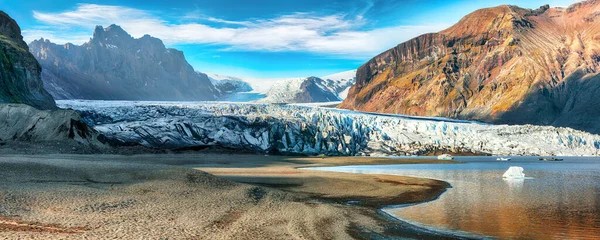 Atemberaubender Blick Auf Die Gletscherzunge Des Skaftafellsjokull Und Die Vulkanischen — Stockfoto